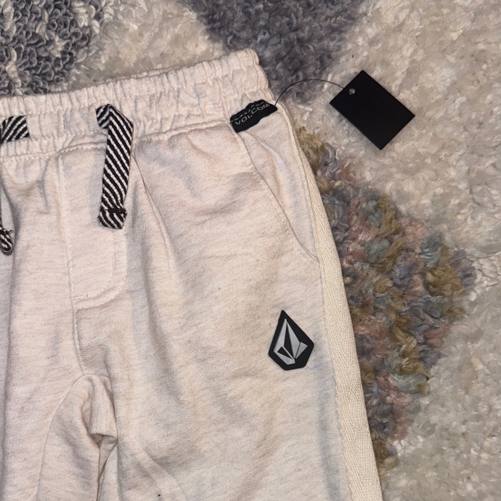 Volcom Set - Picture 5 of 8